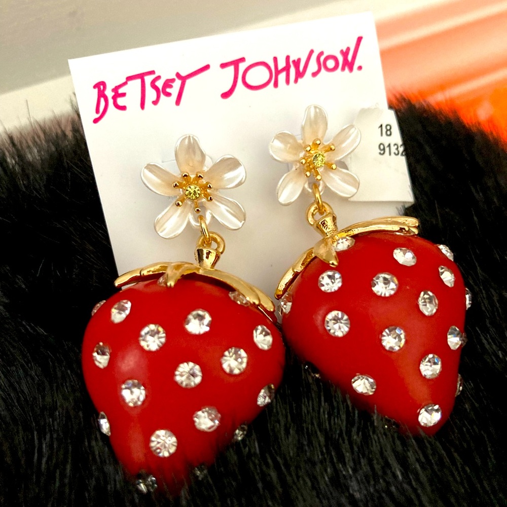 NWT Betsey Johnson Juicy Sparkly Rhinestone Strawberry Fruit Drop Earrings